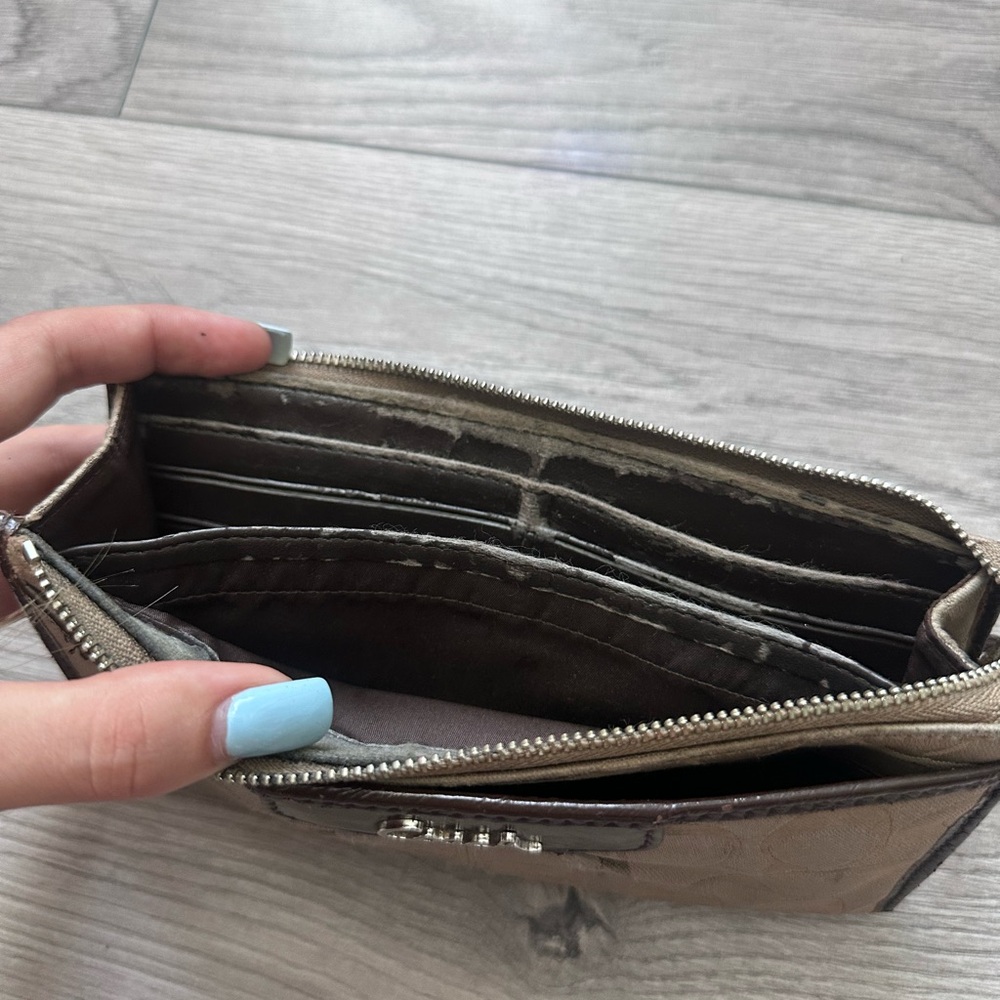 Coach Wristlet - Picture 5 of 8